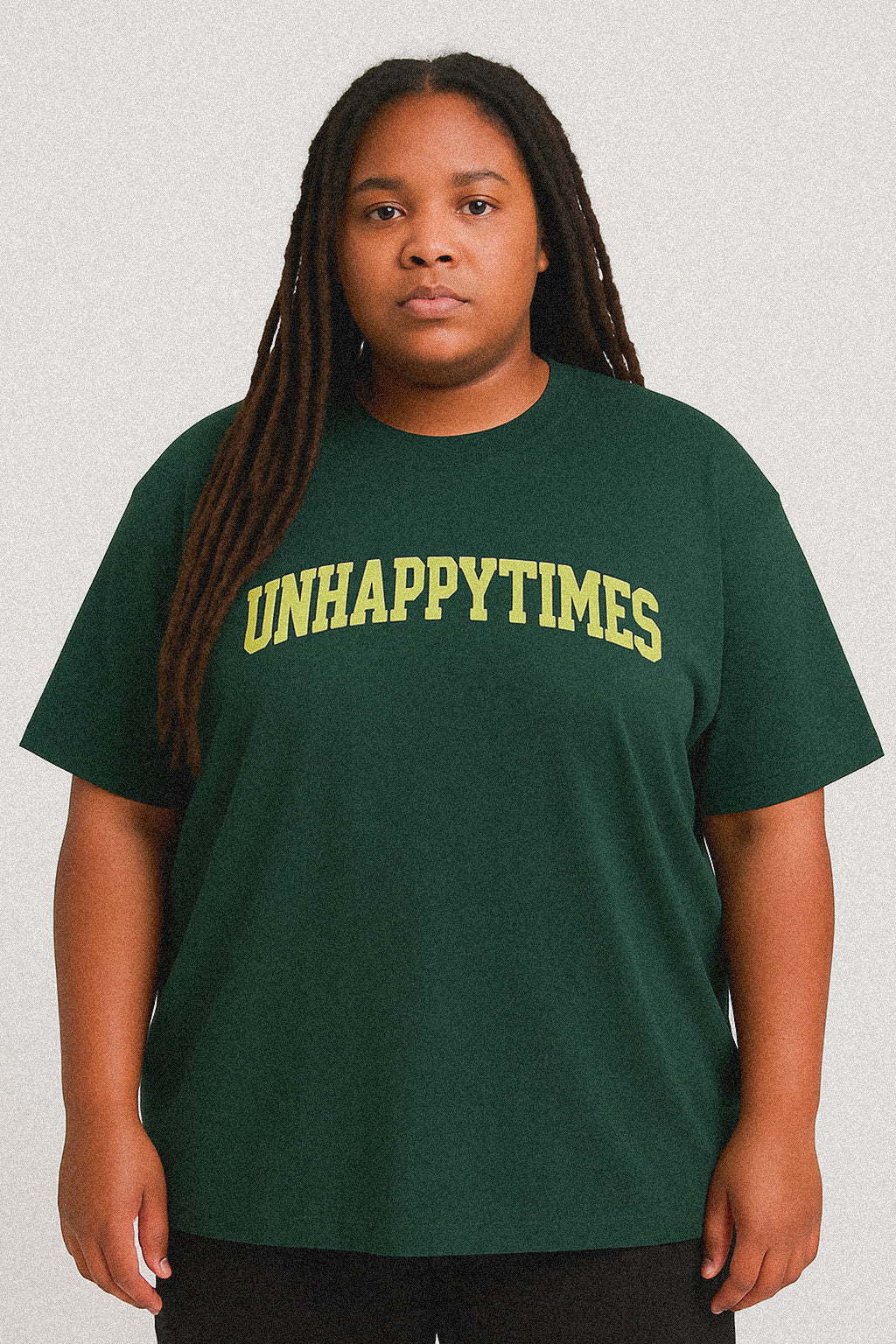 UNHAPPYTIMES ESSENTIALS TEE (FOREST GREEN)